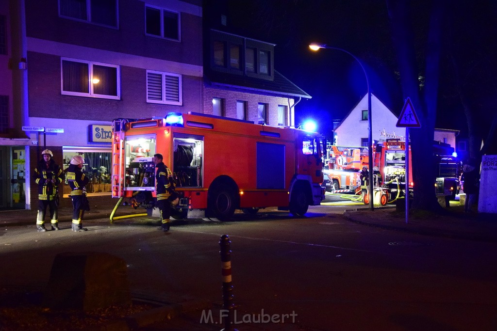 Feuer 2 Koeln Porz Langel Hinter der Kirche P168.JPG - Miklos Laubert